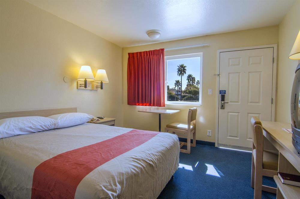 Motel 6 Mesa North Exterior photo