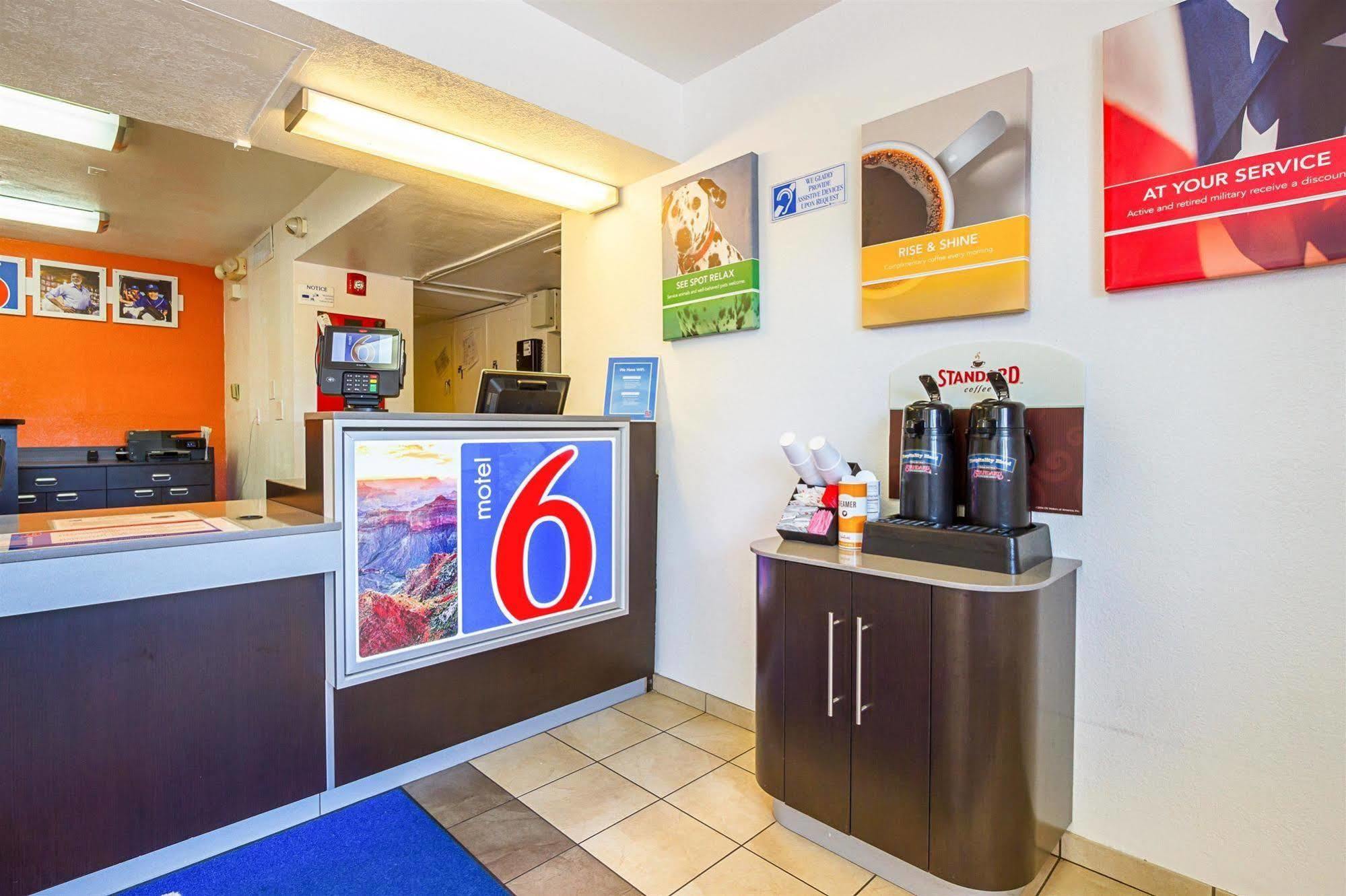 Motel 6 Mesa North Exterior photo